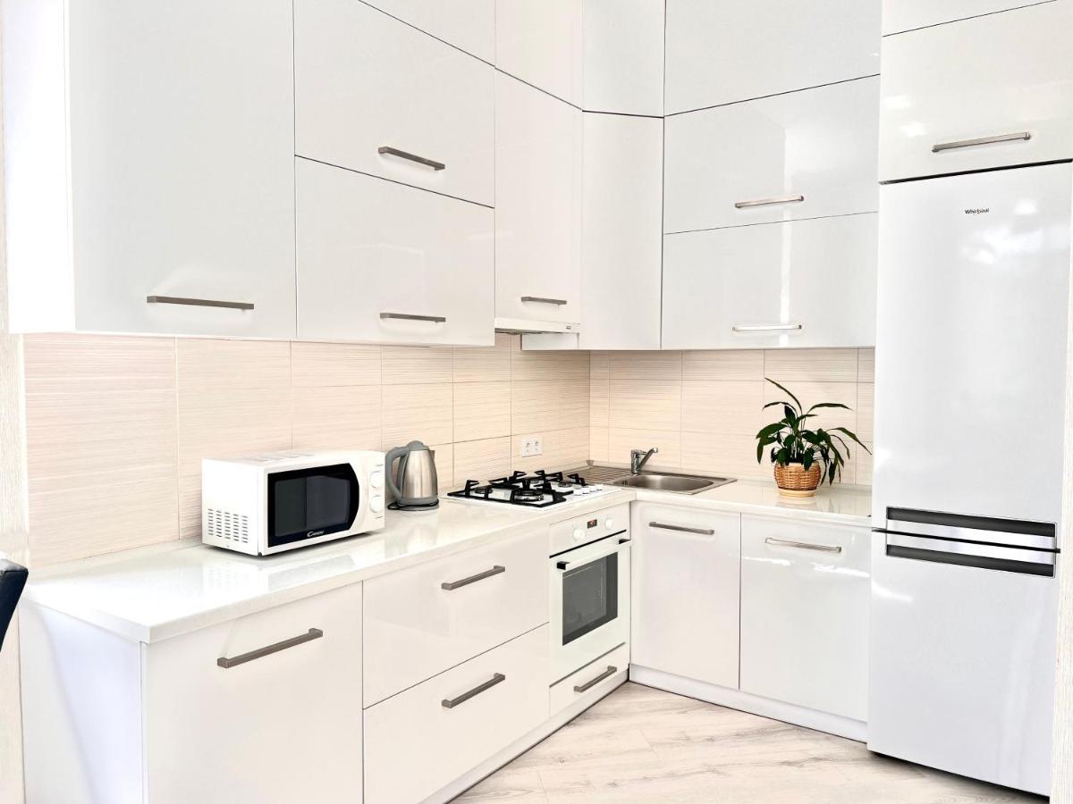 Osapart Cozy Apartment In A Complex Semycvit Lviv Exterior photo